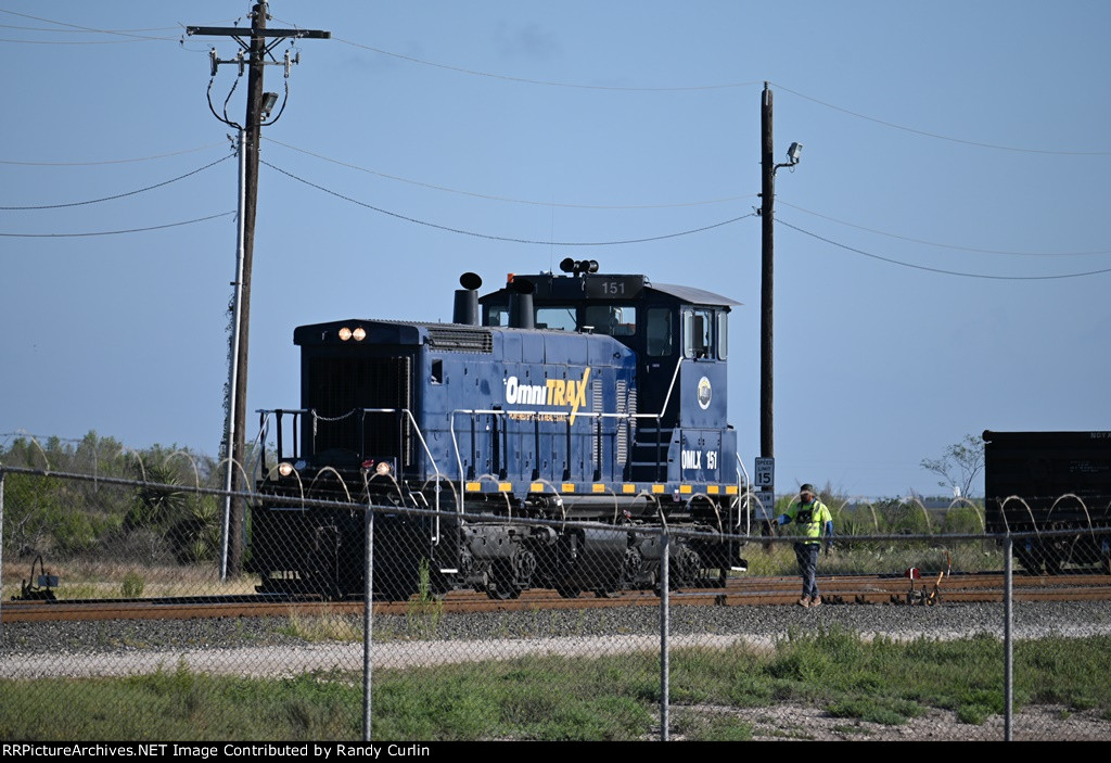 OMLX 151 working the yard